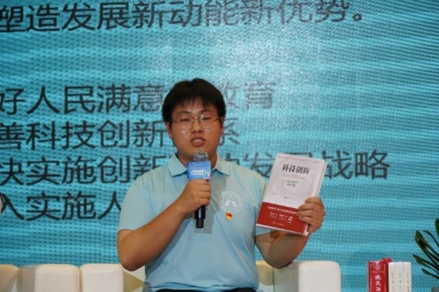 读书分享会现场。学校供图.jpg