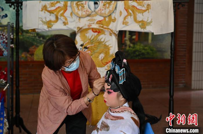 画大妆、穿戏服.....广州百场粤剧研学活动启动